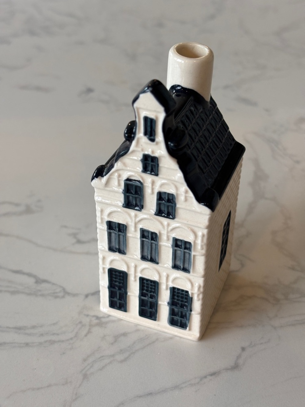 KLM #25 Blue Delft House by BOLS
